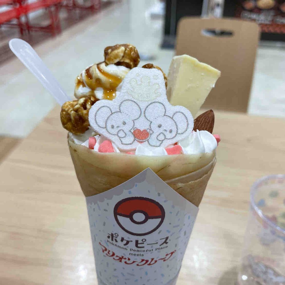 🐭昨日はトレーナーがいつもお世話になってる方が車でポケモンセンターまで乗せてってくれたの

🐭お昼ご飯はトレーナーの大好きなお店(チーズ&ドリア)でご飯食べて、ポケピースのポップアップショップも行けたの

🐭まだまだ電車移動は出来ないから車で乗せてってもらえて嬉しいってトレーナー喜んでた！

🐭楽しかったねぇ！