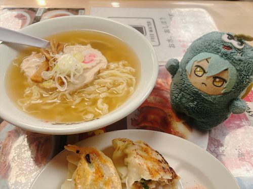 ラーメン も


？？？ (餃子が美味しくて期待値が上がってしまっていたかも…)