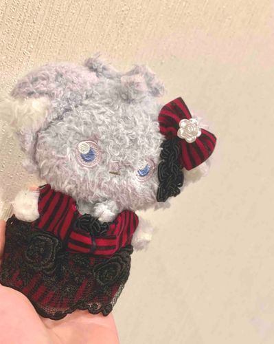 にゃすをひきたてる───あか…。

しゃこうかいでびゅーもちかいね。