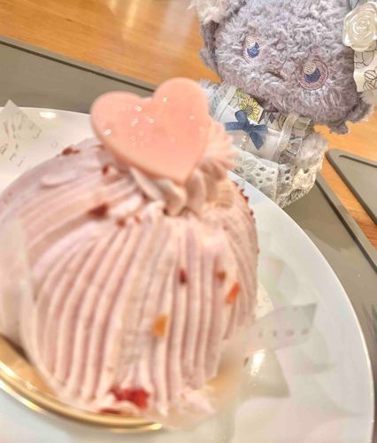 にゃすのこころをゆさぶる、ぴんくのあまいやつ。
まいにちとくべつなひ、だよ。