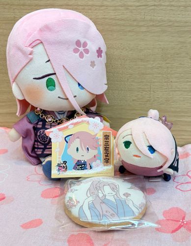 アニメイトさんで催されているフェアで買ってもらった、初期刀のクッキーと、購入特典のシールです🌸
このシールはランダムで、主は1枚目で"じびき"したんですって！😳