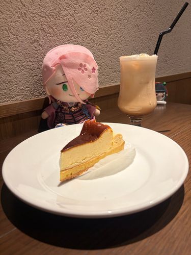 そうそう、主にとって、ある記念日を迎えたのでケーキを食べに行ったんです🌸
何やら病気で手術をしてからぴったり15年が経つんだとか💭
これからも健康でいてもらいたいものですね🌸