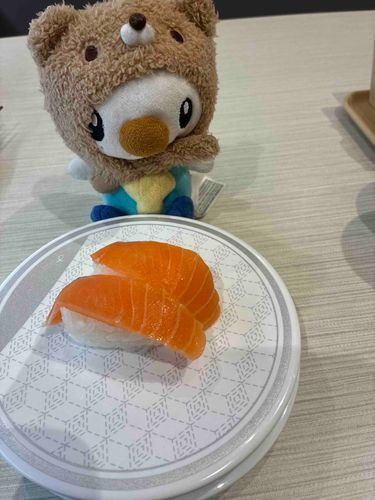 ミジュマルの日だからお祝いにお寿司を食べに来たよ
ラッコは鮭を食べられるのかな