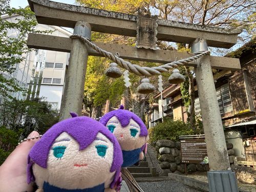 そうだ 
しゅぜんじにも ひえじんじゃがあるよ 
えんむすびの かみさまだよ