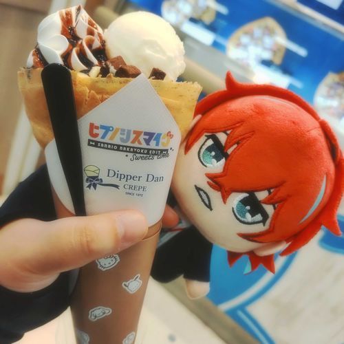 クレープにくっつくほっぺがかわいいね。
今日はめちゃくちゃ暑かったので、アイスが溶けないうちに記念撮影できるか戦いだった。