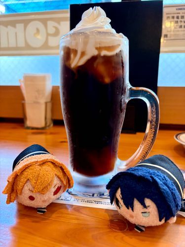 ジェリコだ！！
つかれたときには やっぱり あまいものだよな！！

ところで いつもより テーブルが ちかいような・・・きのせいか・・・？