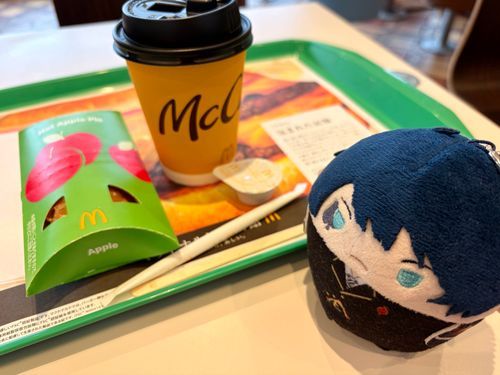 たまには ひとりで コーヒー ブレイクだ！
でも、イルカも エースも いないと しずかすぎて へんな きぶんだ・・・。