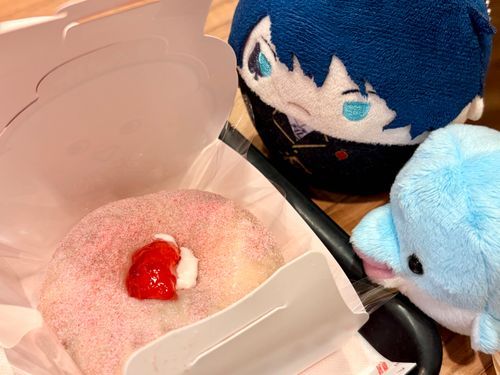 これが うわさの もっちゅりん・・・！
ピンクで あまずっぱくて、ぼくのほっぺと おなじくらい むっちり もちもち していたぞ！
また たべれたら いいなあ。