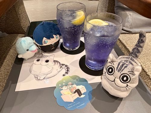 キュルガの コラボドリンクだ！
さっぱり していて あまさひかえめ。なつに ぴったりな おいしさだ！
あ、ぼくのは もちろん、アルコールは はいってないぞ・・・！！