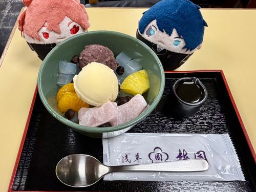 きのうたべた あさくさの 『うめぞの』の クリームあんみつだ！
ひんやり もちもち、おいしいぞ！