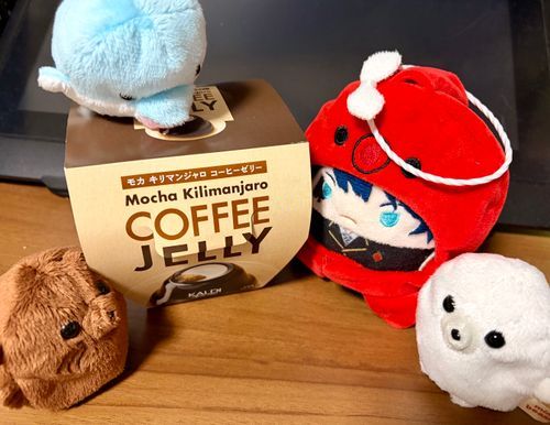 きょうの おやつは カルディの コーヒーゼリーだ！
おっきいから みんなで たべるのに もってこいだな！
アシカと アザラシは とくに すきみたいだ。いろが にてるからかな？ ふふ。