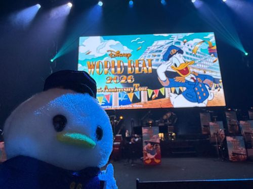 ディズニー・ワールド・ビートだ！！
きちょうの ドナも はりきってるぞ！！
(さつえい と ぶん：まるデュ)