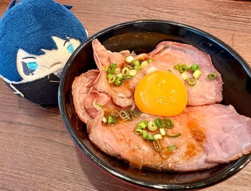 ジョナサンの ちいさなローストビーフごはん だ！
たまごが のってて さいこうだな！ふふ。
ちなみに ちいさいのにした りゆうは・・・