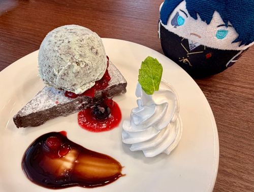 うらメニューの チョコっとジョナミント だ！！
これは タブレットの メニューに ひっそり かくれているぞ。
のうこうな ガトーショコラに ひんやりチョコミントアイス・・・うん！たまらないな！！