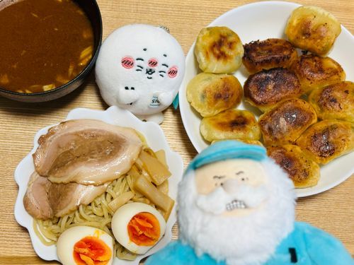 🏠で
つけ麺、じいさん、🥟