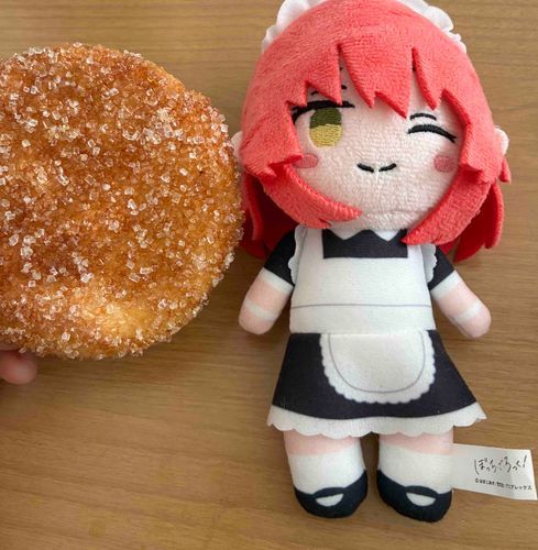 この前行った旅行のおみやげの
ざらめせんべいと私よ〜！
おいしかったわ！