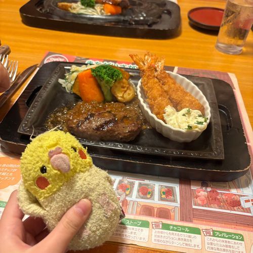 最近忙しくて投稿できなかったから今たくさん載せるピヨ！
静岡に旅行にいったときにさわやかハンバーグを食べたピヨ！
すごく美味しかったピヨ！