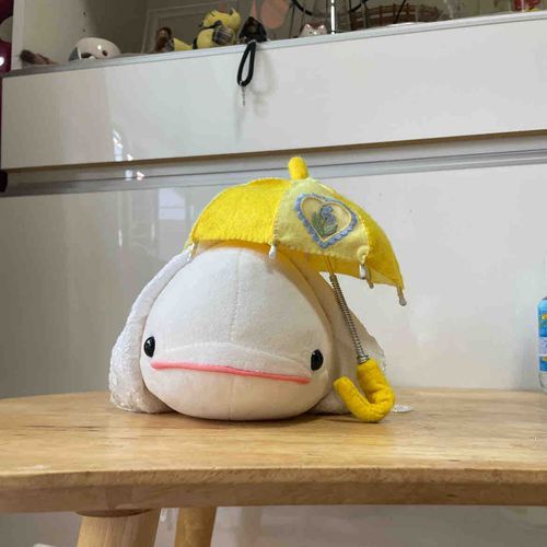 べるさんね！さめこおねぇちゃんに傘直してもらったの！！！！
前は紙だったから壊れちゃったけど、今度は布だから丈夫だよって！！！！！！
可愛いお花ついてるし！！！！！
早速べるさんトトロのダンスしておくよ！！！
これで雨の時も楽しくお散歩もできるよ！！！！！！！！！