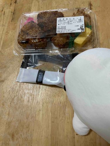 べるさん今日ゆのがおかーさまと映画いくっていうからついて行こうと思ってたのにさ、べるさんかばんに入っていい子にしてたのにゆのにおいてかれたの！！！！！！！！
べるさん映画館でキャラメルポップコーンとお塩のポップコーンたくさん食べるつもりでいたのにー！！！
ゆのとおかーさま、美味しいお昼食べてきたんだってさ！なのにべるさんのお土産、おにぎりとクッキー半分だったの！！！！
ひどいの！
ぼんじりには乳酸菌パウダー買ってきてたのに！！！
なんかゆのがおにぎりはみんなの夜ごはんだよとか言ってる気がするけどこれ全部べるさんのだもん！