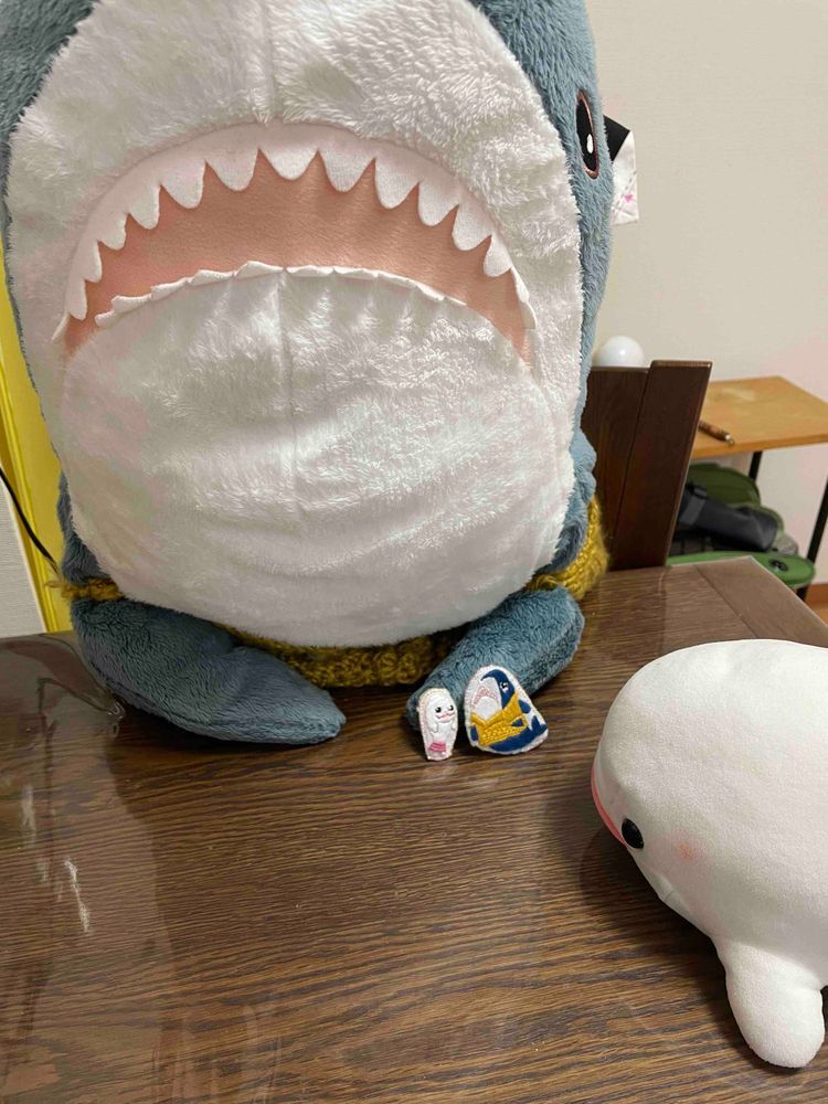 さめこおねぇちゃんにお願いキラキラっていっぱいやって、分身べるさん作ってもらったの！！！
べるさん色々横で言ってたからうるさいって途中でさめこおねぇちゃんに怒られたよ
べるさん希望を話しただけなのに！！
おかーさまに「べるさんおめめちょっと大きくない？加工してるよね？？」って言われたよ
べるさんさめこおねぇちゃんにプリクラみたいにかわいくうつったのにしたいのって言っただけだもん！！
加工はしてないもん！
これでべるさん分身の術練習できるんだけど、ゆの明日お出かけって言ってるからべるさんがんばってついてくの！！！