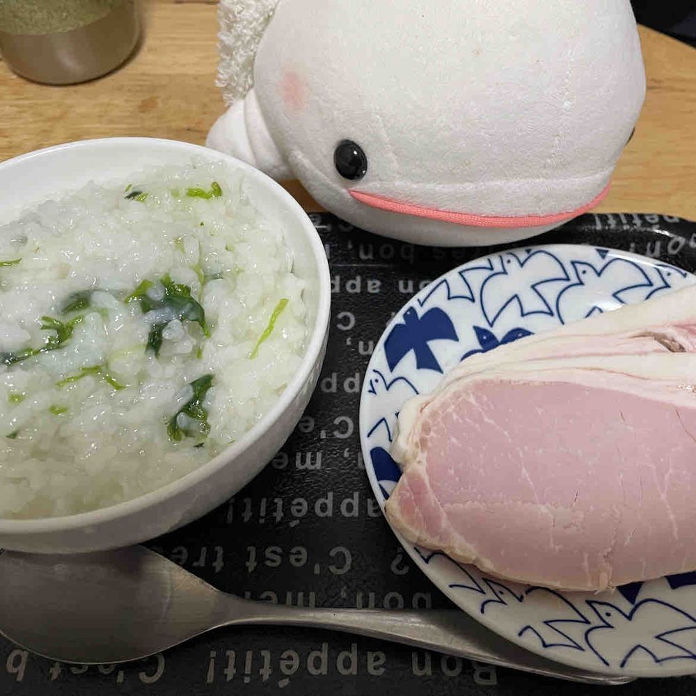 今朝雪降ってたのにぼんじりのやつ、朝からびっちょりになるまでしっかり水浴びしてたの！！
自分で浴びたくせにぼんじりが「さむいの！！」とか文句言ってべるさんで拭こうとしてたの
ゆのに助けてもらったけど、ホントやなやつなの！！！
さめこおねぇちゃんは寒いからってゆのの毛布をベットから持ってきてエアコンつけてホットカーペットを1番熱くして丸くなってるし！！
夜ごはんはゆのが「七草粥だから〜」とかいってお粥だしてきて、べるさんが文句言ったらハム出してくれたの！！
べるさん夜ごはんハムだけでいいよ！！！