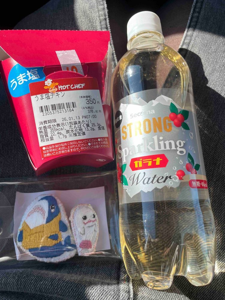 べるさんね、分身べるさんしたんだけど、ここどこなのかよくわからないの
ぴーしゃんが前に食べてたやつ買ってもらったの。お写真今取れないからまた後で見せるね