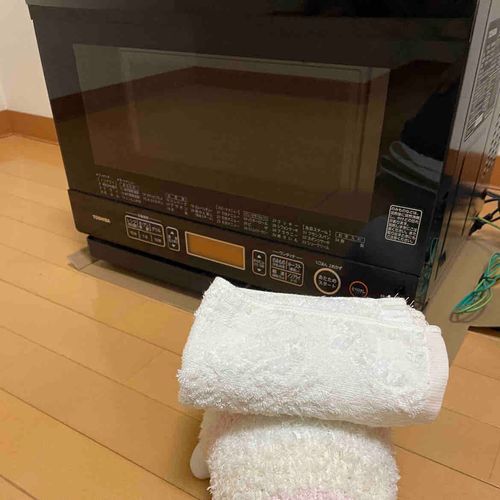 べるさんね、いいこと考えたんだー！
古いオーブンさんしばらく先まで粗大ゴミの予約とれなかったから、ここべるさんの秘密基地にするの！！！！
お気に入りのタオルもしいてゆのが今日焼いてたクッキー持ってきたよ！！！