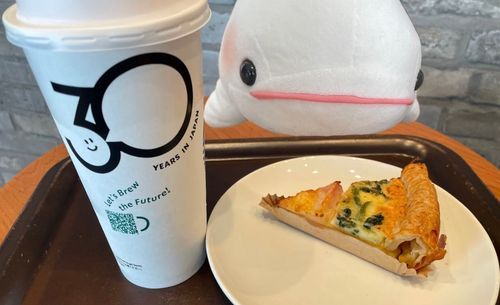 ゆのが病院行くっていうからべるさんついて行きたの！
べるさん甘いの飲みたかったのに、メロンだったからゆのがかゆかゆになるっていって頼んでくれなかったの…
べるさんかわいそうなの