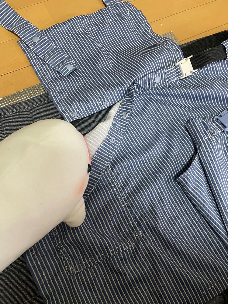 ゆのが最近ずっと針持ってチクチクしてたのできたらしいの
おてて疲れたーって言ってるの
ちょっとべるさんのかなぁって期待してたんだけど違って残念なの
よく分からないけど、カフェエプロンに変形するビブエプロンとカフェエプロンらしいの
カフェエプロン部分は同じらしいんだけど、さめこおねぇちゃんがエプロン狙ってるみたい
早速ゆのにちょうだいってやってるよ