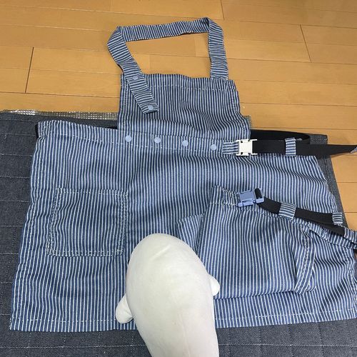 ゆのが最近ずっと針持ってチクチクしてたのできたらしいの
おてて疲れたーって言ってるの
ちょっとべるさんのかなぁって期待してたんだけど違って残念なの
よく分からないけど、カフェエプロンに変形するビブエプロンとカフェエプロンらしいの
カフェエプロン部分は同じらしいんだけど、さめこおねぇちゃんがエプロン狙ってるみたい
早速ゆのにちょうだいってやってるよ