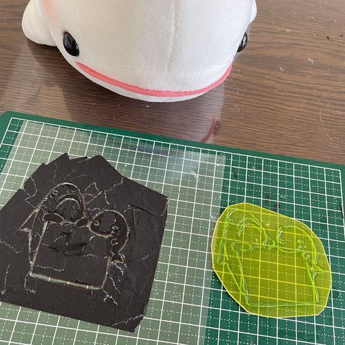 ゆのの挑戦その4 のつづき
ちょっと乾かしたからはんこ押してみたの
ちょっとお日様の加減か洗う時に削れちゃったからなのかかけちゃったとこ、あるけどゆの満足そうなの！
これでべるさんゆののお手伝いさせられなくなるの良かったの！
ゆのがふいたティッシュもかわいい！って騒いでたよ