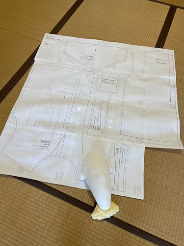 ゆのの挑戦、タグ作っちゃった
なんかねぇ、べるさんくらいの紙をのりとセロハンテープでぺたぺたとめて大きな紙を作ってたよ
ぼんじりがシュレッダーのお仕事する！！！って頑張ってるけど、ゆのにお部屋から閉め出されてたよ
これ何になるんだろう
べるさんのかなぁ？