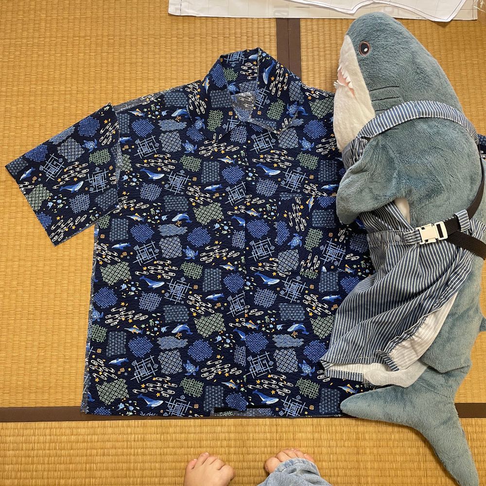 ゆのの挑戦なの
さめこおねぇちゃんがため息つきながらゆののお手伝いしてるよ
アイロンかけるのさめこおねぇちゃんのほうが上手いから頼んだってゆの言っててさめこおねぇちゃんがためいきついてるの
布全部切ったんだって
あと縫うだけなんだって
ということはこれはべるさんのやつ！！