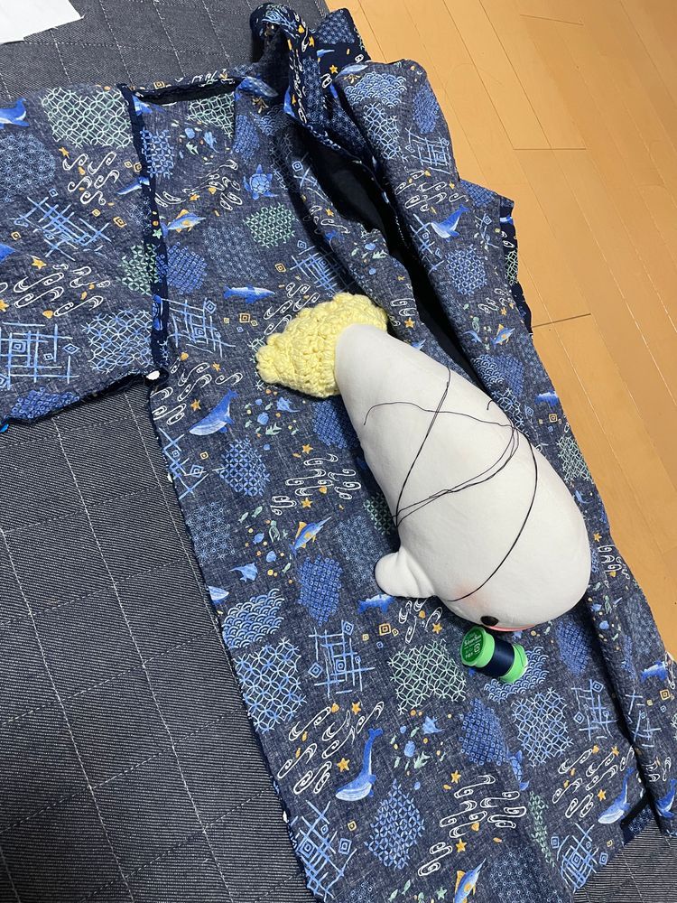だんだんゆののお洋服になってきたの
べるさんお手伝いしてたら糸が絡まっちゃって大変な思いをしたよ