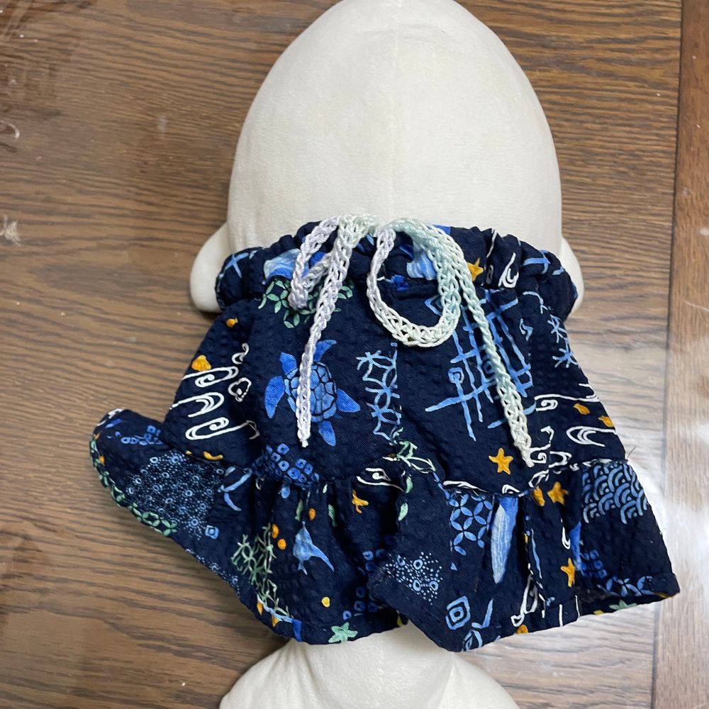 さめこおねぇちゃんがアロハシャツ着ててずるい！！！！って騒いでたらうるさいって怒られてべるさんいじけてたの！
ゆのが今日「べるさんはムームーだよねー」って言って着せてくれたの！！
ぼんじりもいじけてたから、ぼんじりのおふとんもゆの作ってたらしくてぼんじり喜んでたよ
