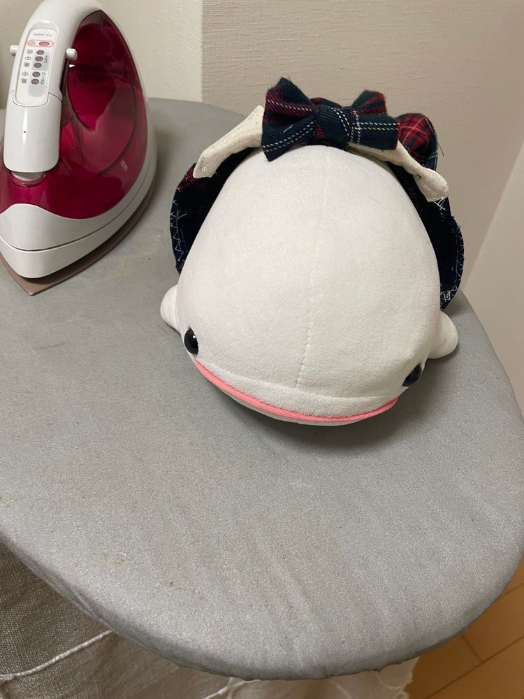 べるさんね、起きたらお洋服できてたの！！！さめこおねぇちゃんにチューしてありがと！ってしたの！！
この服ね、おかーさまのベストになる布のあまりなの！
おかーさまにもチューしてあげなきゃ！！
ゆのはねぇ、大きさ合わせる時にべるさんのことひっくり返したりしたからありがとしないの！作ってたのさめこおねぇちゃんだし！！！