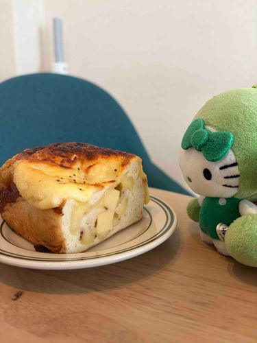 デカすぎチーズパン