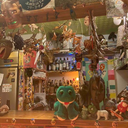 サイケな駄菓子屋に着地したラニーだよ