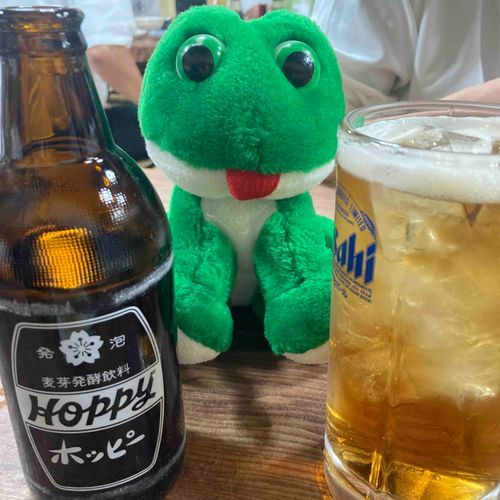 せんべいみたいな座布団が並んだ大衆酒場でリーマンに混じってホッピーを嗜むラニーだよ