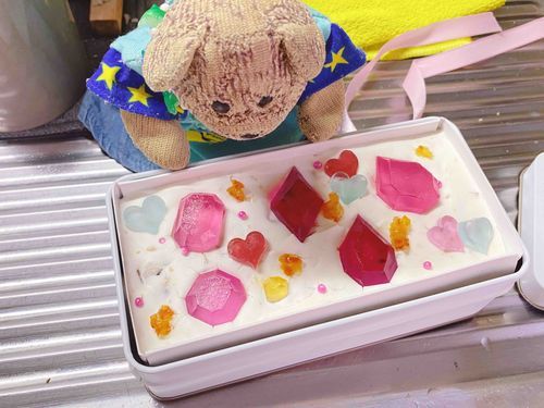 お？なんだこれ
おかあさんが、アイスケーキだって教えてくれたよ🤔