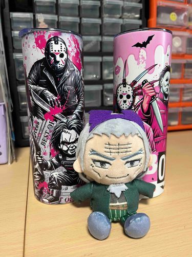 一目惚れしたホラームービーのキラーさんたちのタンブラーが今日届いた💜
両方セールしてたから買っちゃった(*^^*)
これでスタバの持ち込みタンブラーデビューしたいなぁ(*^ω^*)💜