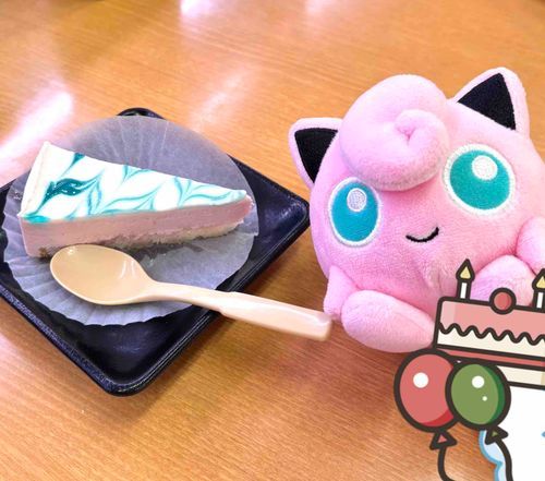 スシローにプリンボディピンク×プリンアイターコイズのケーキがあったよ🩷🩵
いちごミルク味でおいしかった❕
(それにしてもトレーナーと外食に行くとき、回転寿司なことがとっても多い…！？)