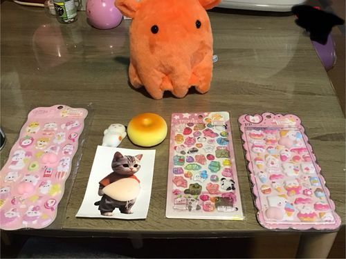 シールとスクイーズを買いました。
