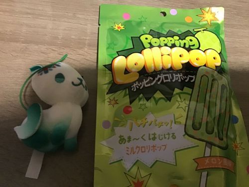SNSで見たやつ！🍨🍦🍈💥
味はミルク強めなぱちぱちするラムネでした！