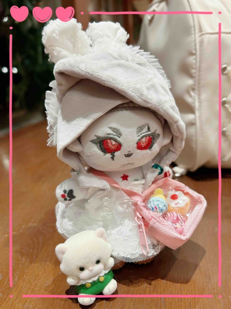 今日は、旅行でいらしてたわたくしちゃんにねこ伯がどうしても会いたい！と言うのでお会いしてきましたー！

すっっっごいかわいい！市販のぬいちゃんみたいな完成度！お洋服のチョイス最高👍👍👍👍👍
バブちゃんだから許されるおっぱいみえちゃう事故！🤣🤣🤣全てが可愛すぎました…！あとおしりも可愛かったね…
でもお別れはさみしいね ねこ伯…  またぜひ会いましょうね！引き続き楽しい旅になりますように✨
