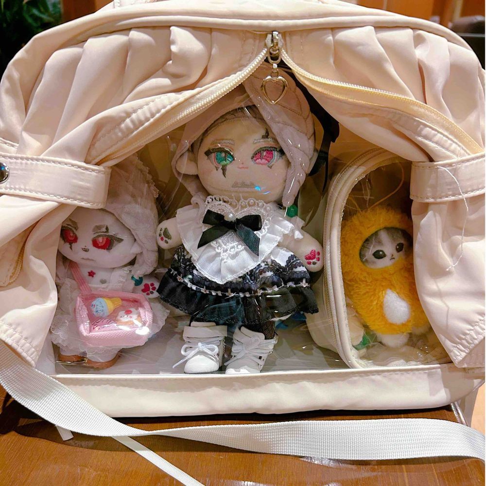 今日は、旅行でいらしてたわたくしちゃんにねこ伯がどうしても会いたい！と言うのでお会いしてきましたー！

すっっっごいかわいい！市販のぬいちゃんみたいな完成度！お洋服のチョイス最高👍👍👍👍👍
バブちゃんだから許されるおっぱいみえちゃう事故！🤣🤣🤣全てが可愛すぎました…！あとおしりも可愛かったね…
でもお別れはさみしいね ねこ伯…  またぜひ会いましょうね！引き続き楽しい旅になりますように✨
