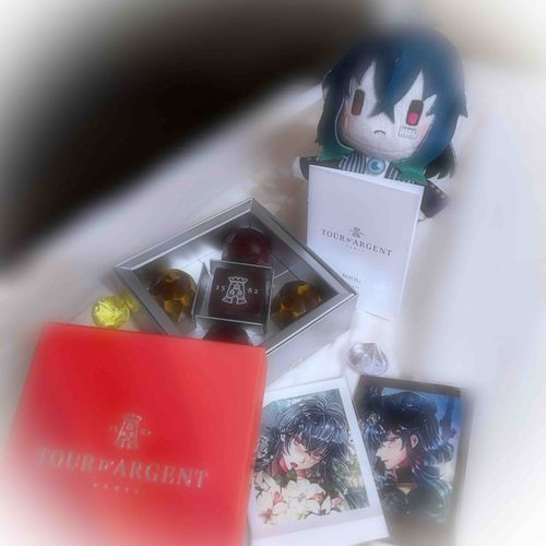 あるじさま が かってきた チョコレートだ。
おれは あまいものは あまり とくいでは ないがな。