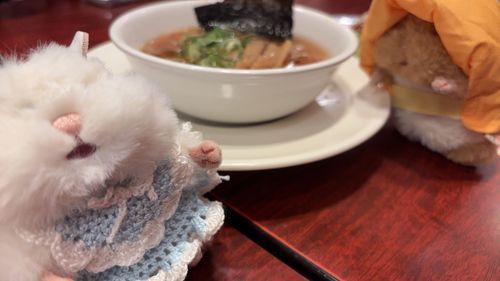 お嬢さんとラーメンと防災頭巾