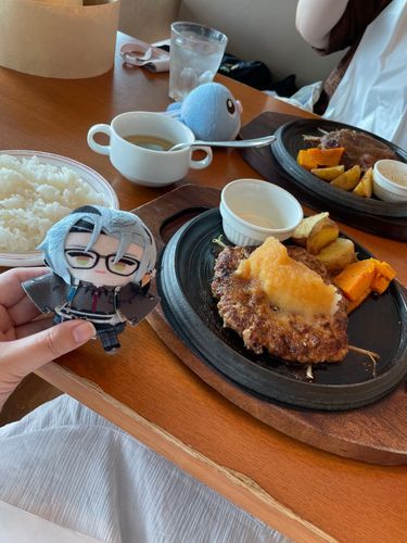 これからモリモリ食べるねのお写真
向かい側にはお友達のところの子もいらっしゃいます。