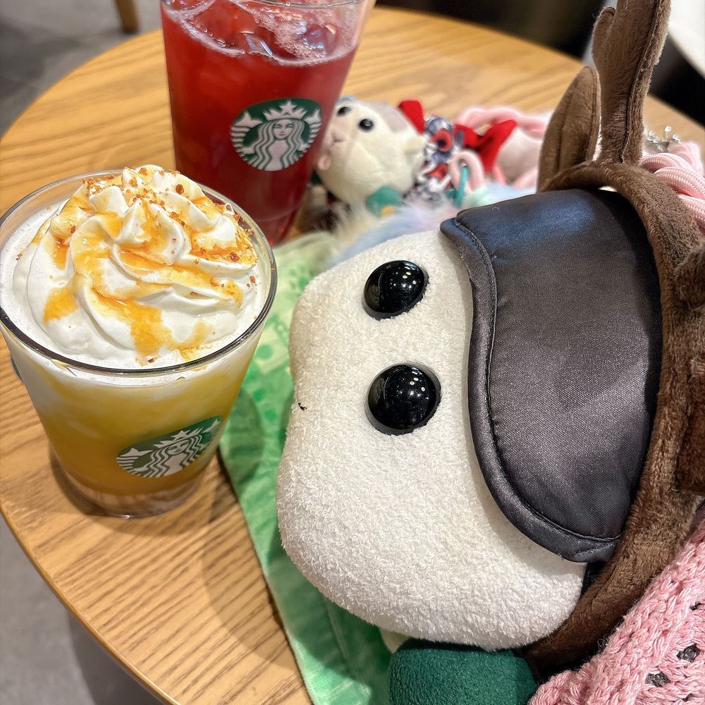 スタバのお芋フラペチーノ🍠とパッションティー🌺飲んで来たんだよぉ〜！鹿モチ🍡のままなんだよぉ〜！モチ🍡
甘々でお芋美味しかったの〜🍠♡よくまぜまぜがポイントなの〜♡リアリィ🐶